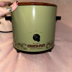 Rival vintage 70s 3.5 qt crock pot ceramic, metal and glass